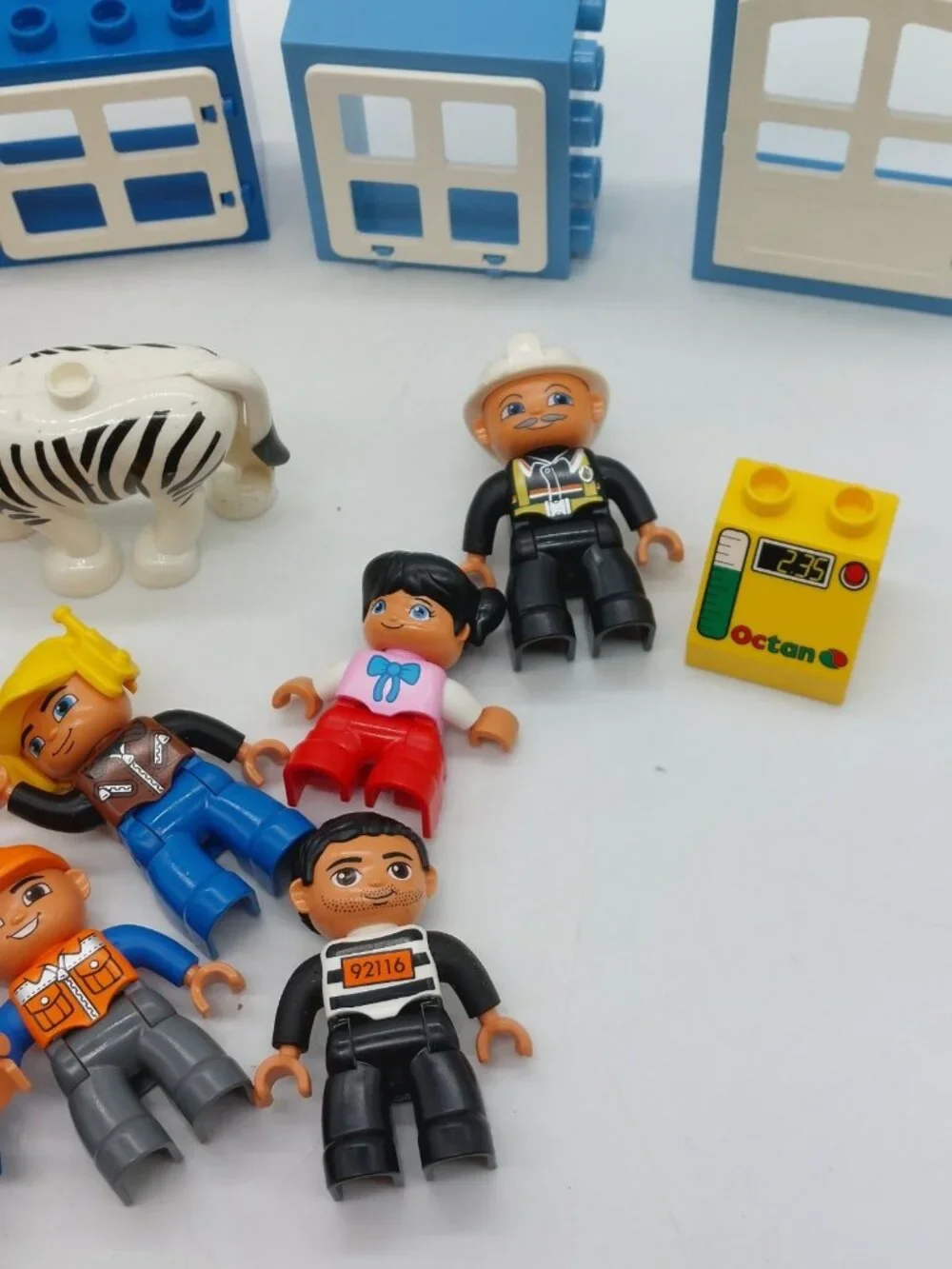 Lego Duplo Men Woman Dog Blocks Lot Of 15